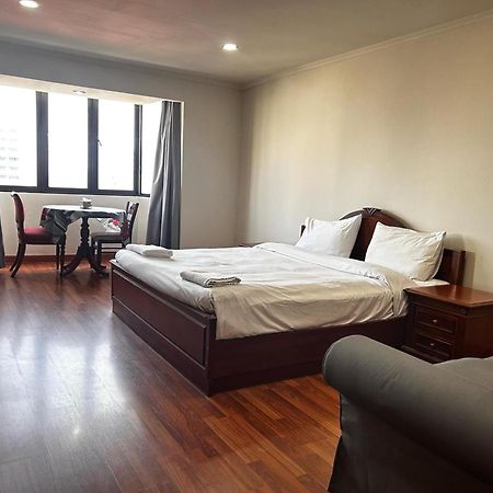 Affordable Serviced Apartments In Nana Omni Tower - Prime Sukhumvit Location Bangkok Extérieur photo