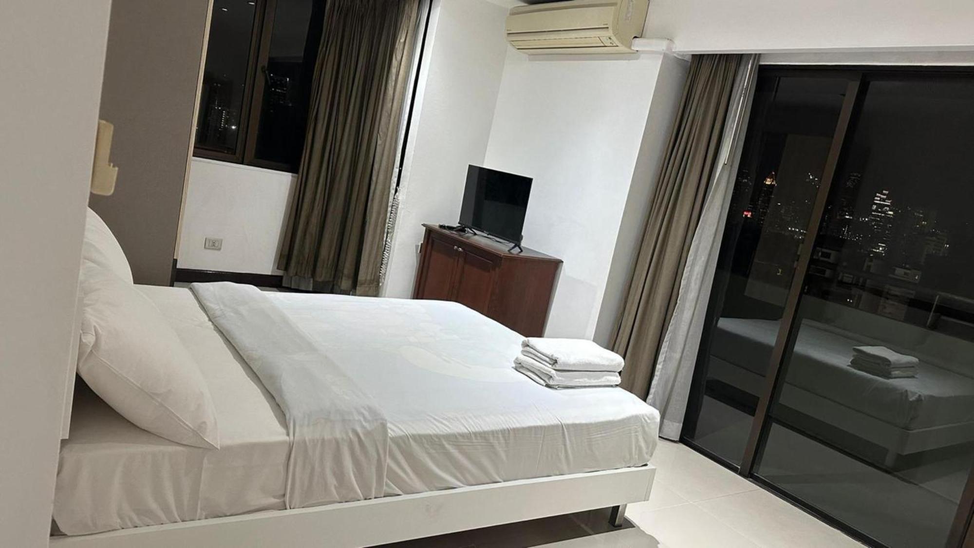 Affordable Serviced Apartments In Nana Omni Tower - Prime Sukhumvit Location Bangkok Extérieur photo
