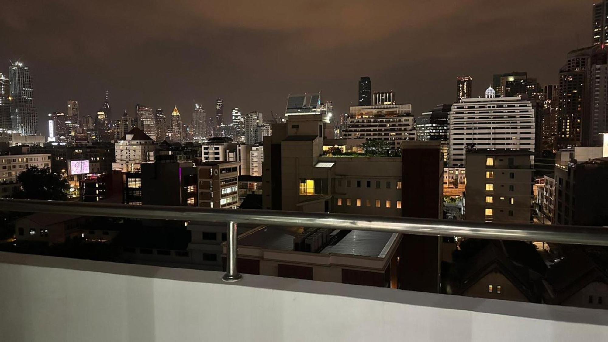 Affordable Serviced Apartments In Nana Omni Tower - Prime Sukhumvit Location Bangkok Extérieur photo