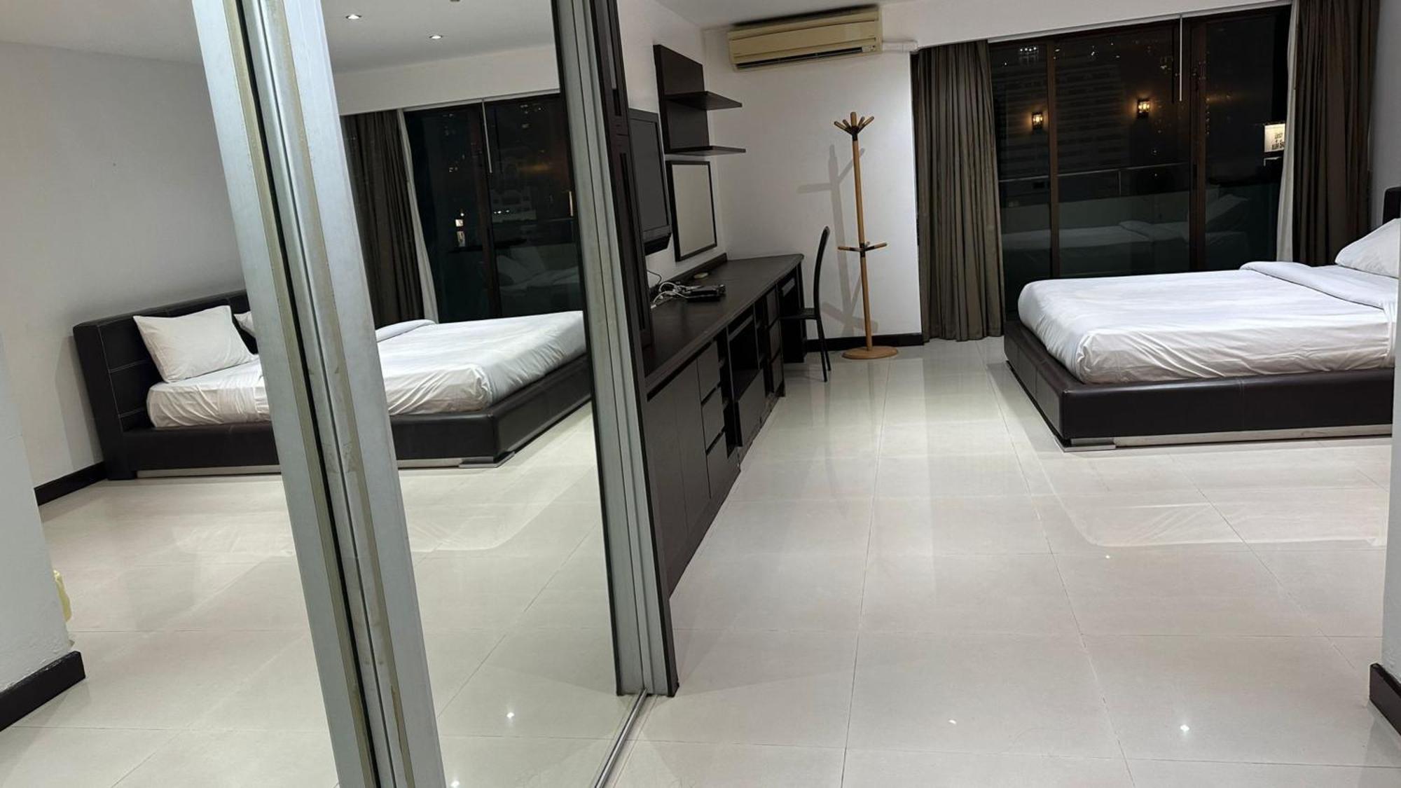 Affordable Serviced Apartments In Nana Omni Tower - Prime Sukhumvit Location Bangkok Extérieur photo