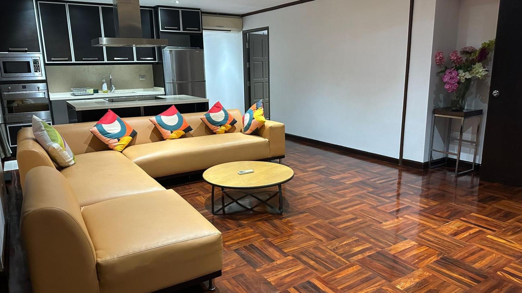 Affordable Serviced Apartments In Nana Omni Tower - Prime Sukhumvit Location Bangkok Extérieur photo