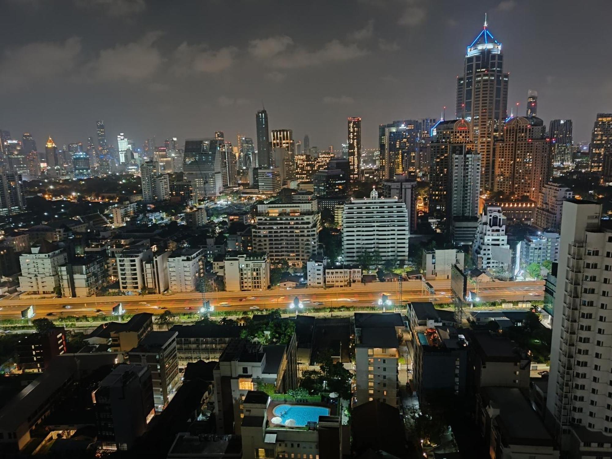 Affordable Serviced Apartments In Nana Omni Tower - Prime Sukhumvit Location Bangkok Extérieur photo