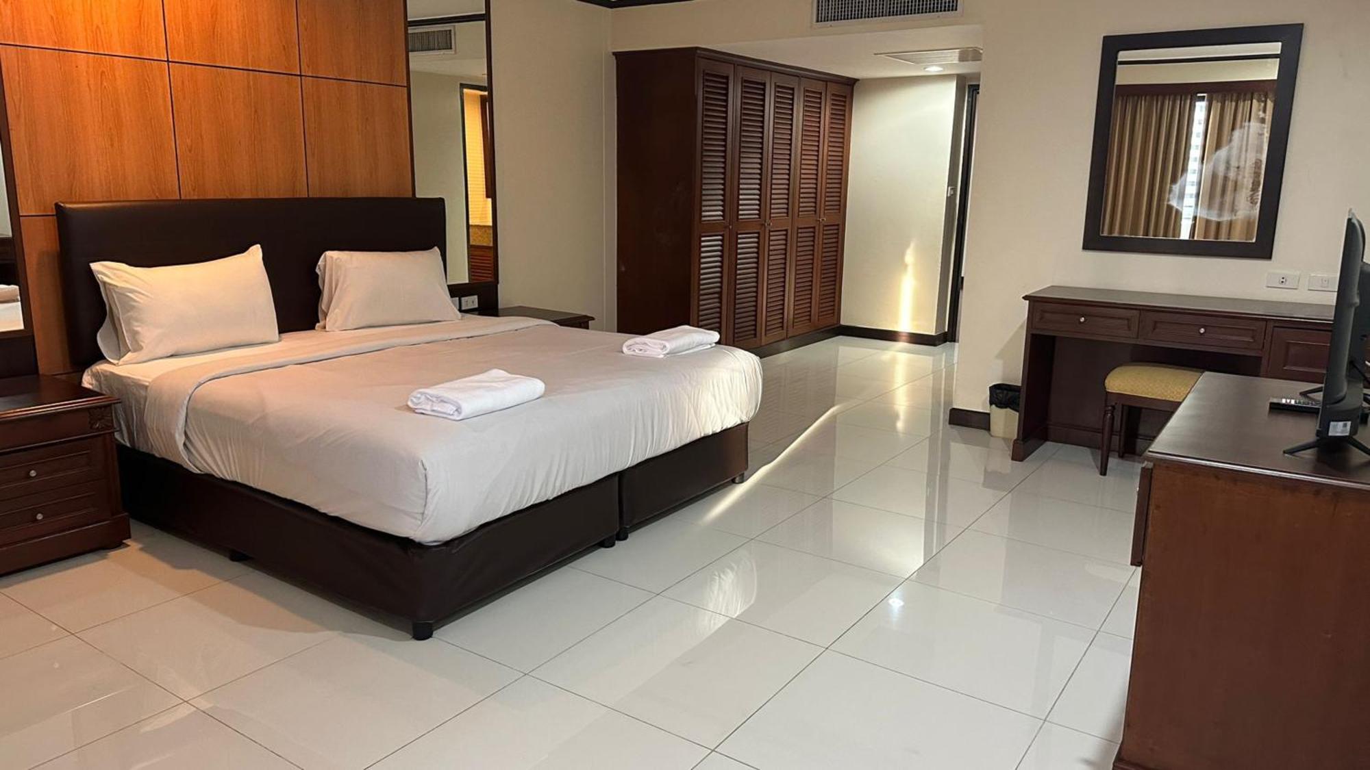 Affordable Serviced Apartments In Nana Omni Tower - Prime Sukhumvit Location Bangkok Extérieur photo