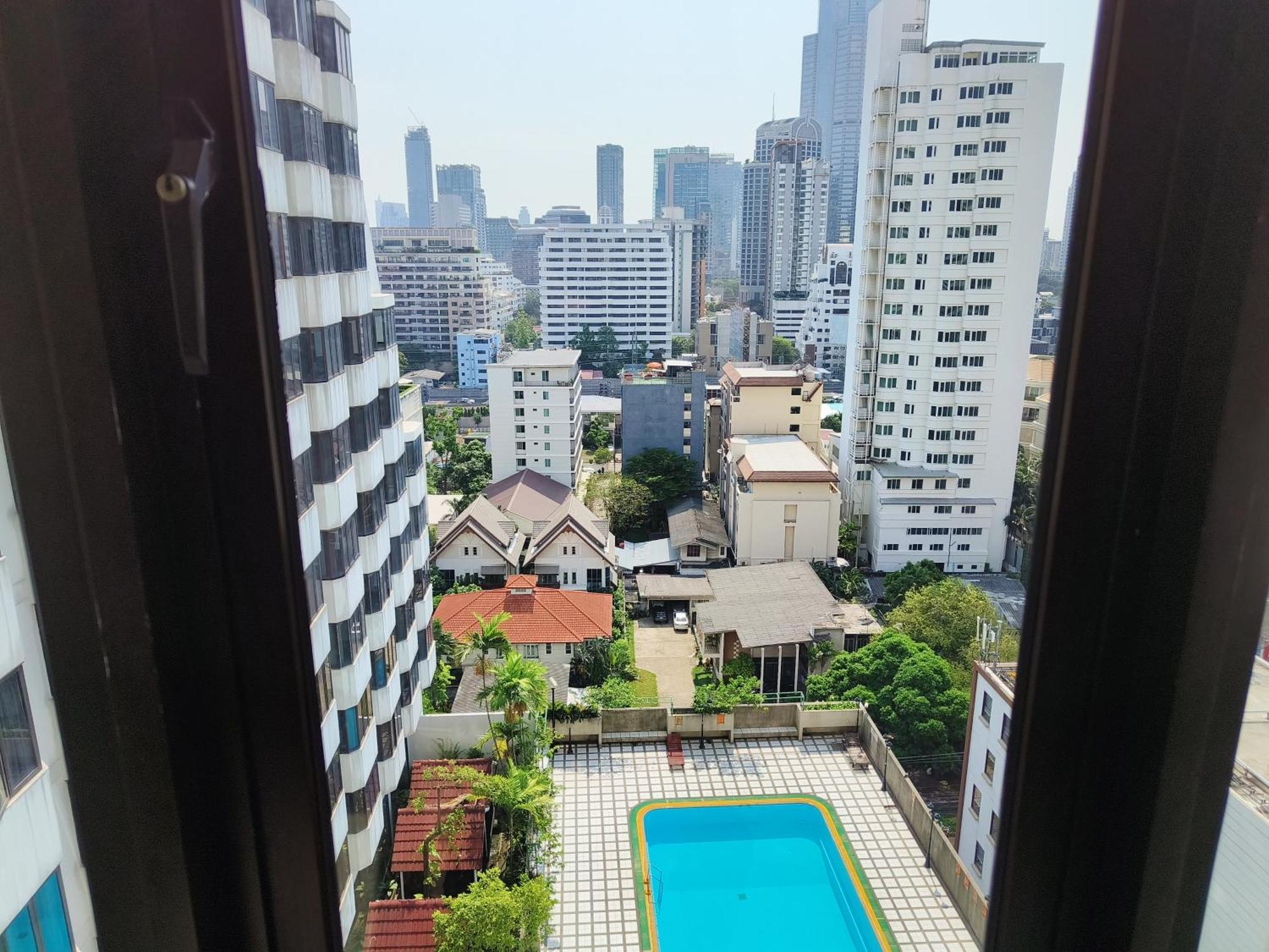 Affordable Serviced Apartments In Nana Omni Tower - Prime Sukhumvit Location Bangkok Extérieur photo