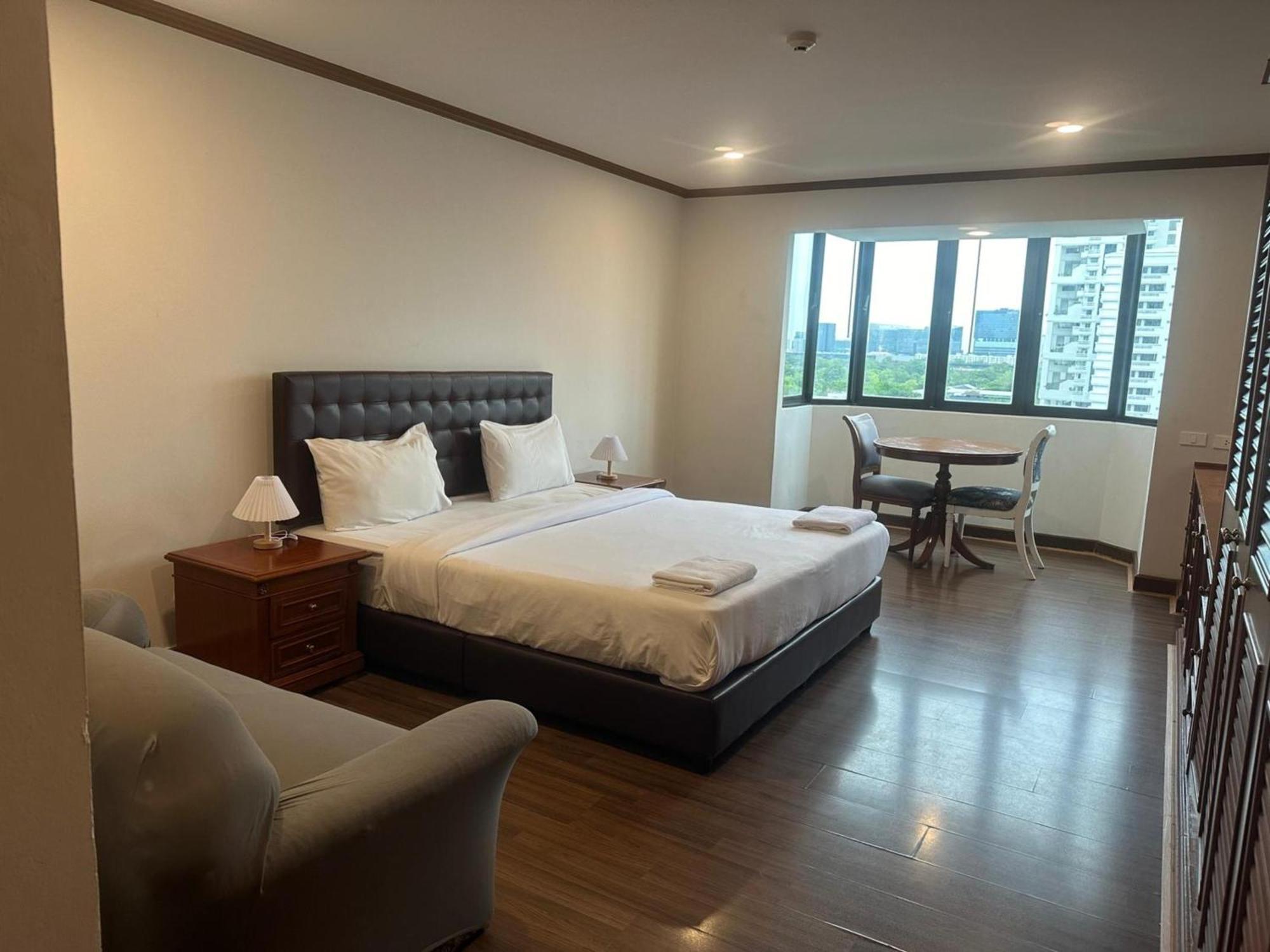 Affordable Serviced Apartments In Nana Omni Tower - Prime Sukhumvit Location Bangkok Extérieur photo