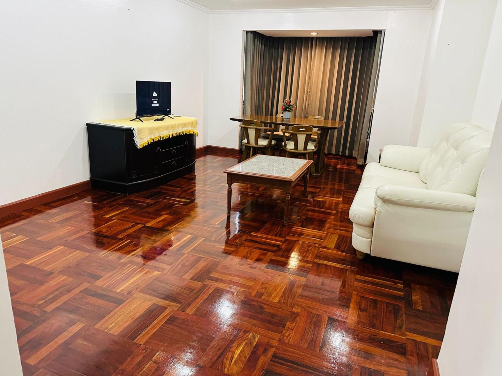 Affordable Serviced Apartments In Nana Omni Tower - Prime Sukhumvit Location Bangkok Extérieur photo