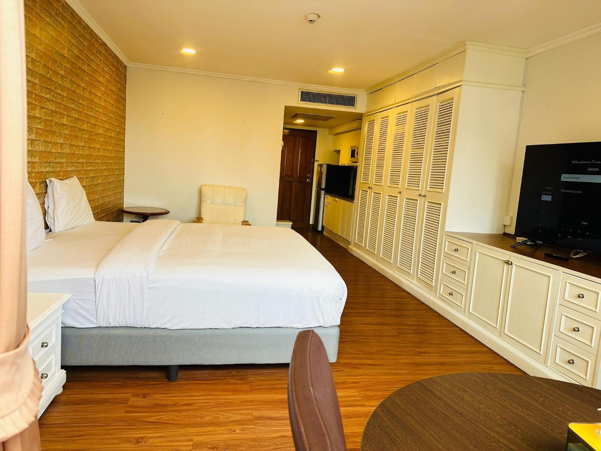 Affordable Serviced Apartments In Nana Omni Tower - Prime Sukhumvit Location Bangkok Extérieur photo