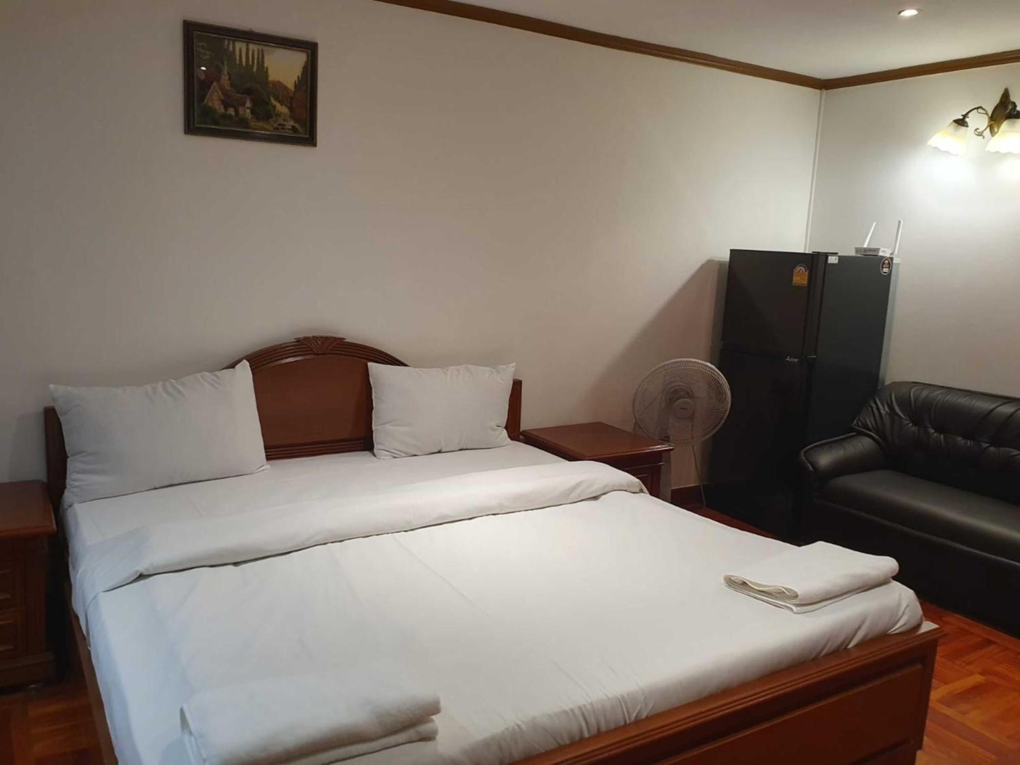 Affordable Serviced Apartments In Nana Omni Tower - Prime Sukhumvit Location Bangkok Extérieur photo